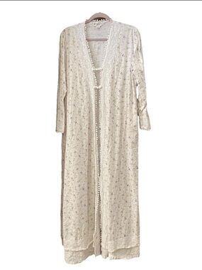 Vintage 2XL Romantic Floral Robe Eyelet Lace Trim Crochet Buttons Cottage